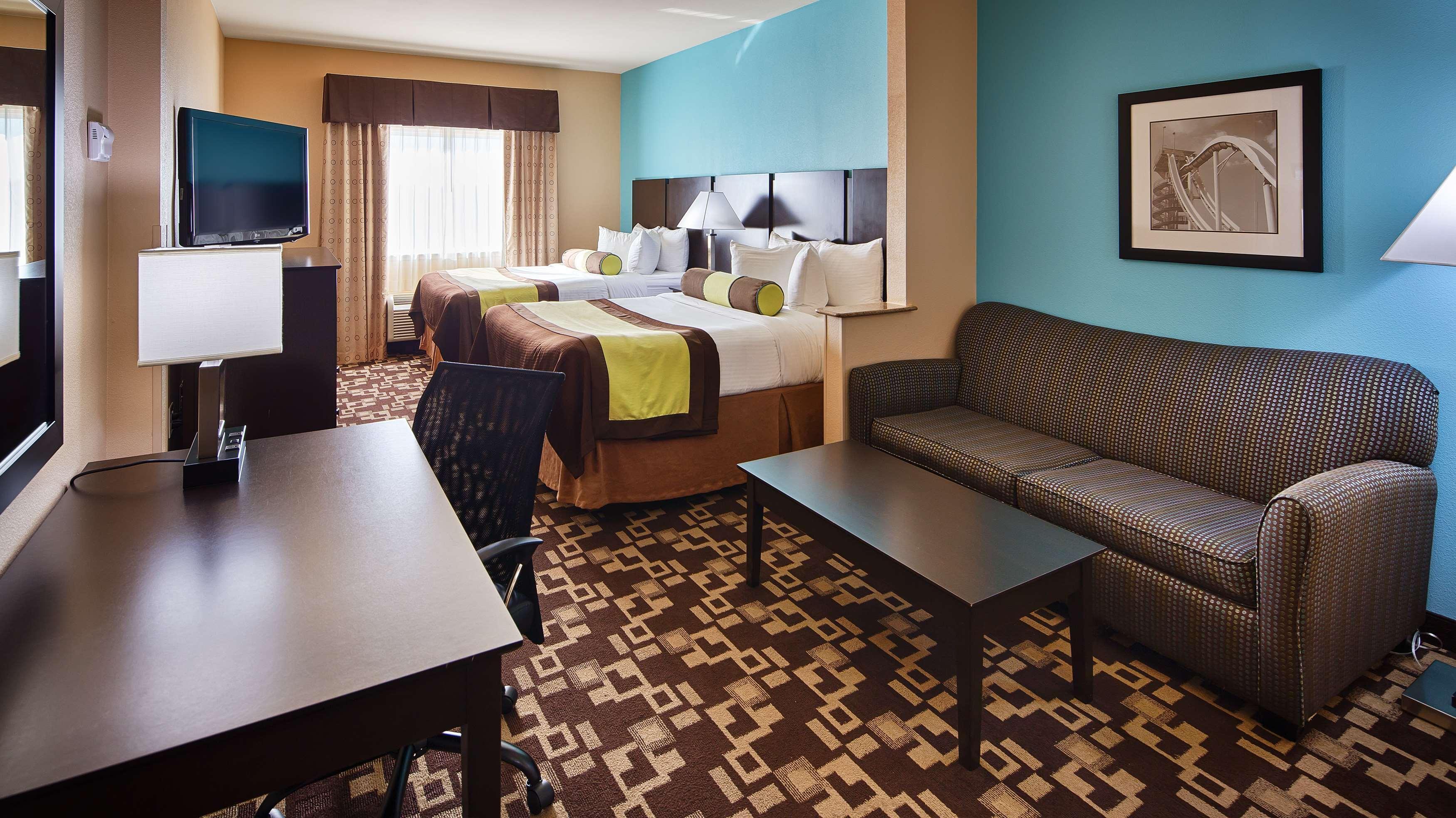 Western Arlington North & Hotel