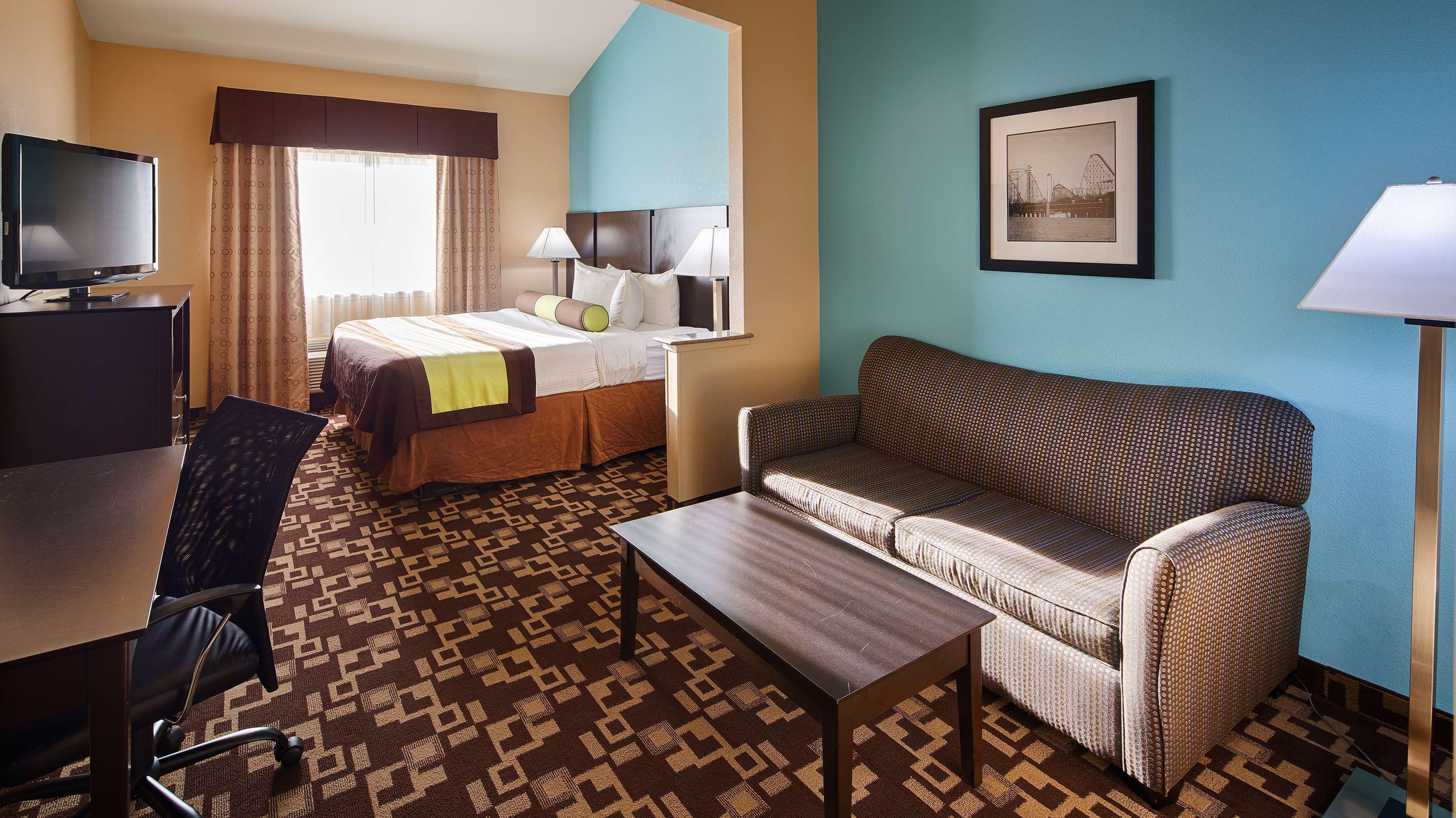 Western Arlington North & Hotel