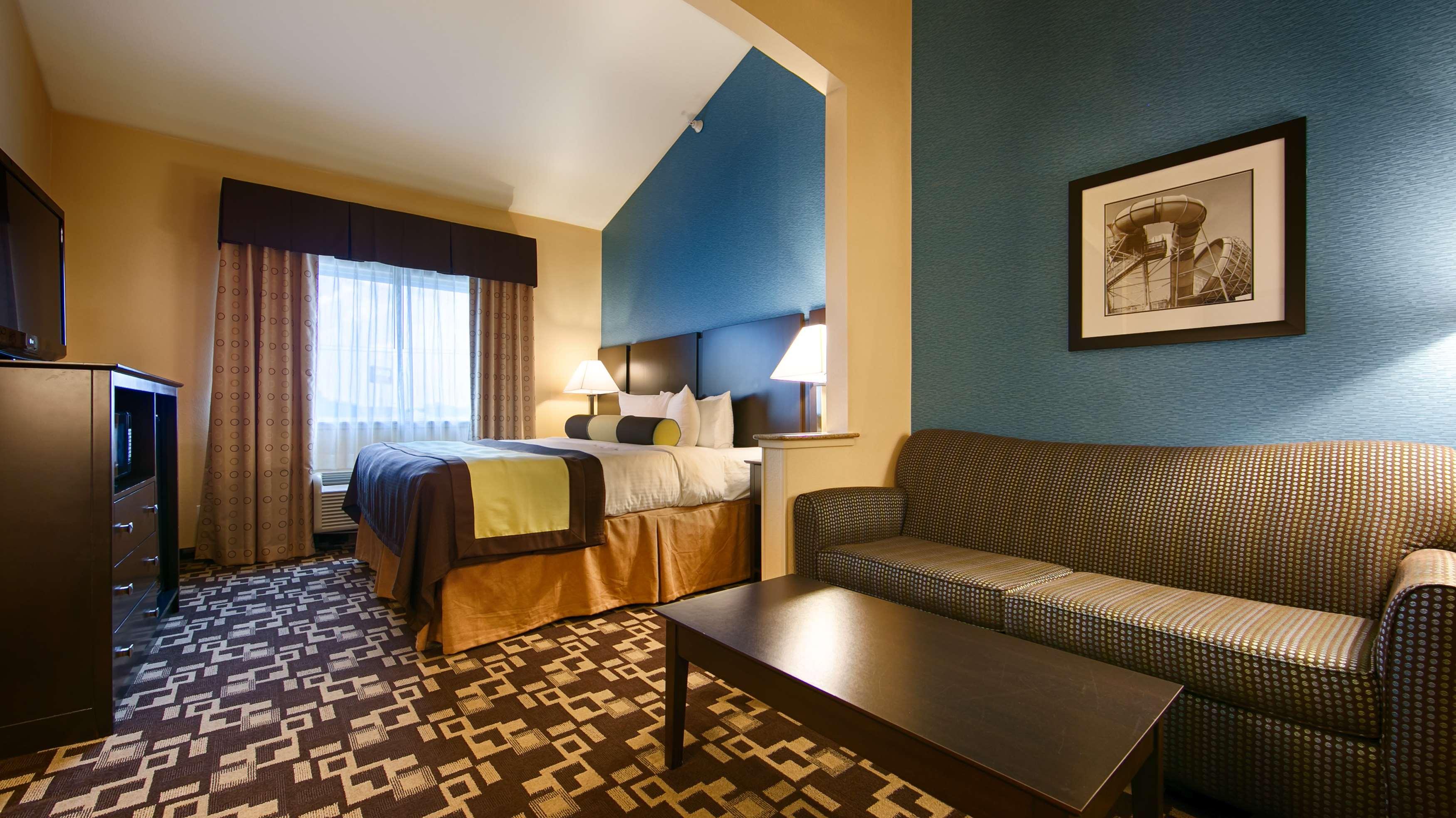 Western Arlington North & Hotel