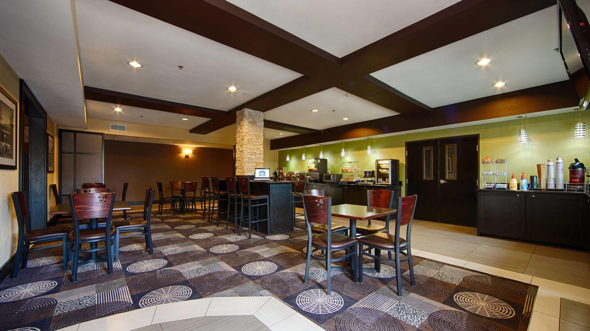 Hotel Western Arlington North & 3*