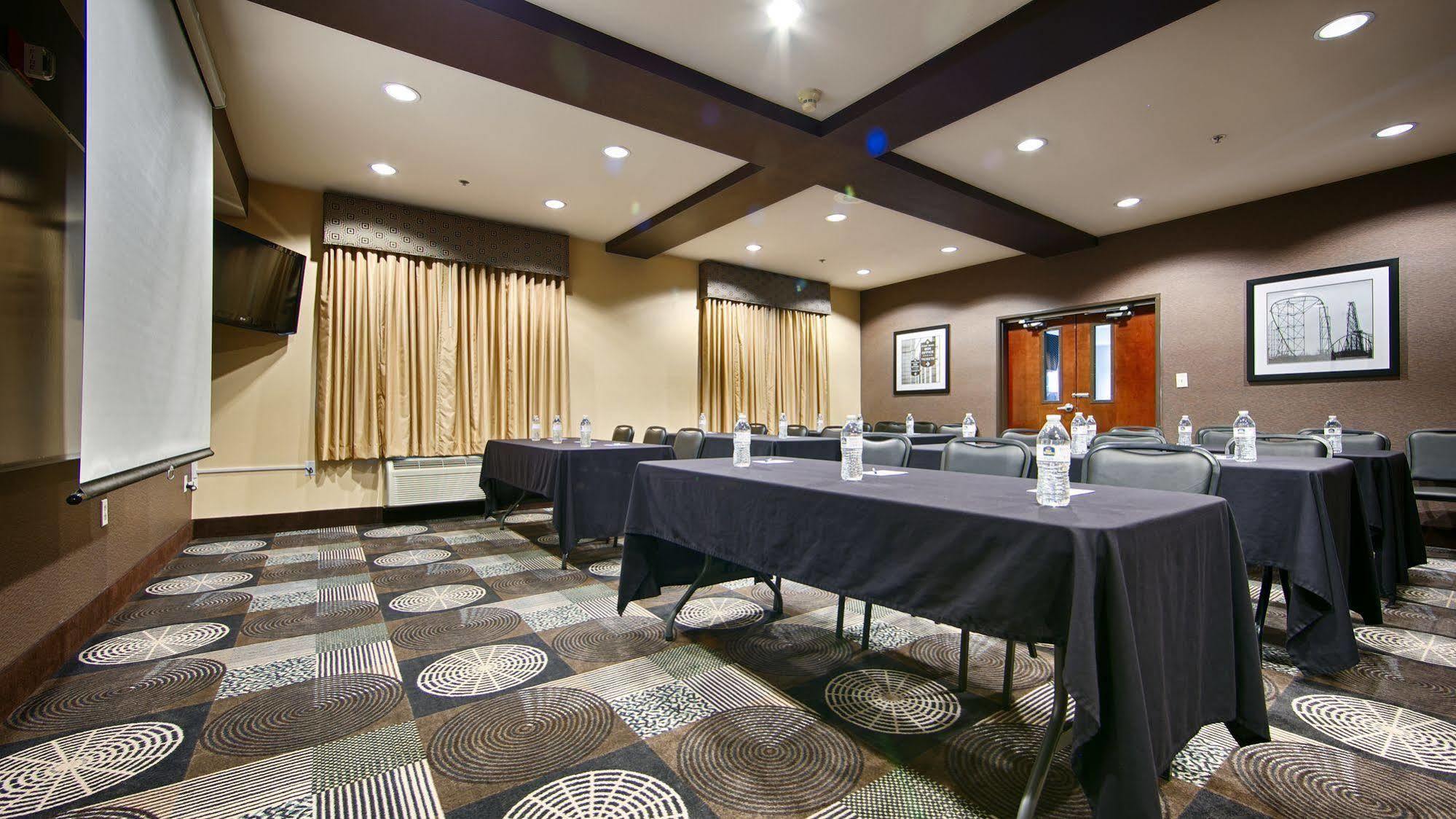 Western Arlington North & Hotel 3*